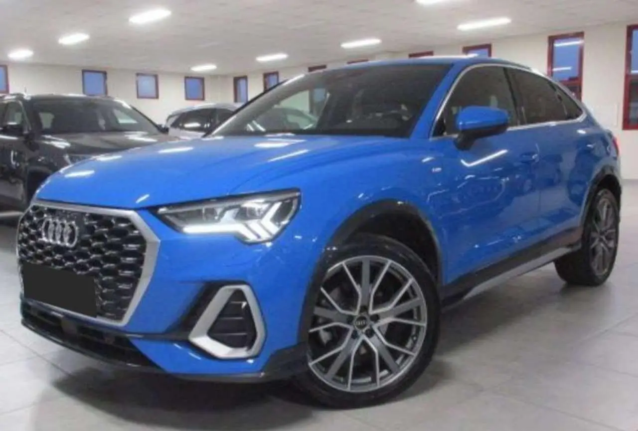 Photo 1 : Audi Q3 2023 Essence