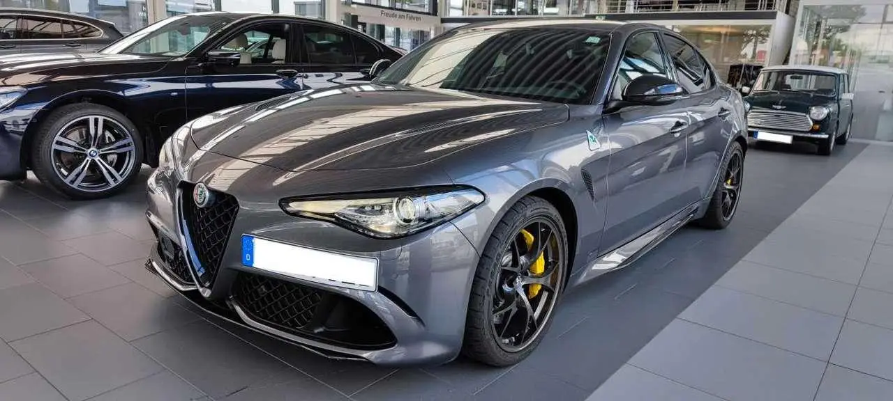 Photo 1 : Alfa Romeo Giulia 2021 Essence