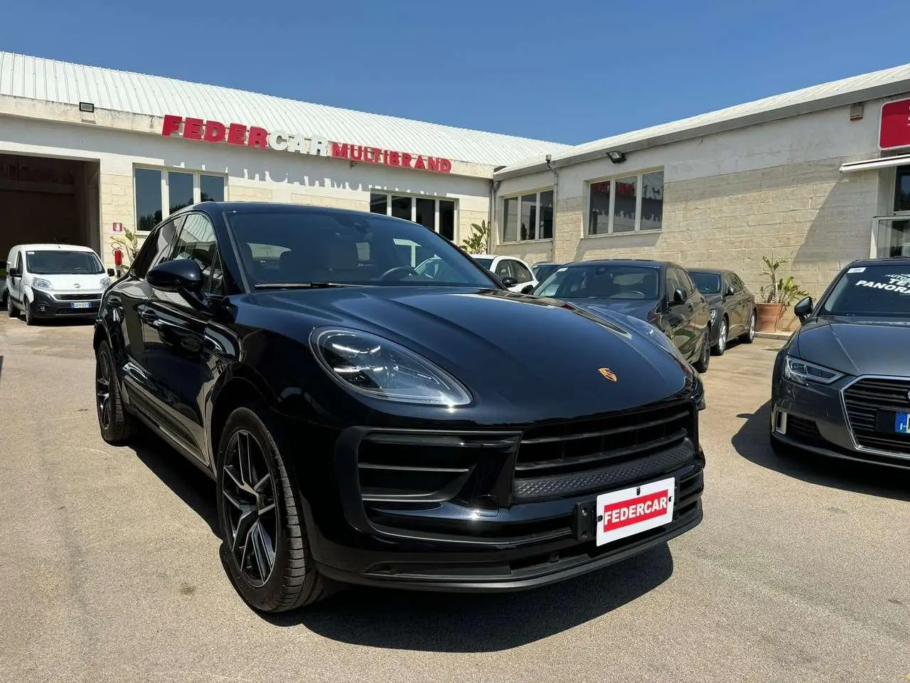 Photo 1 : Porsche Macan 2023 Essence