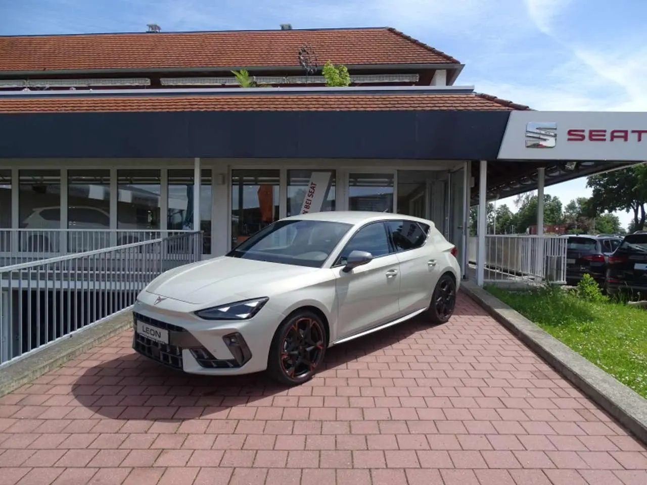 Photo 1 : Cupra Leon 2024 Petrol