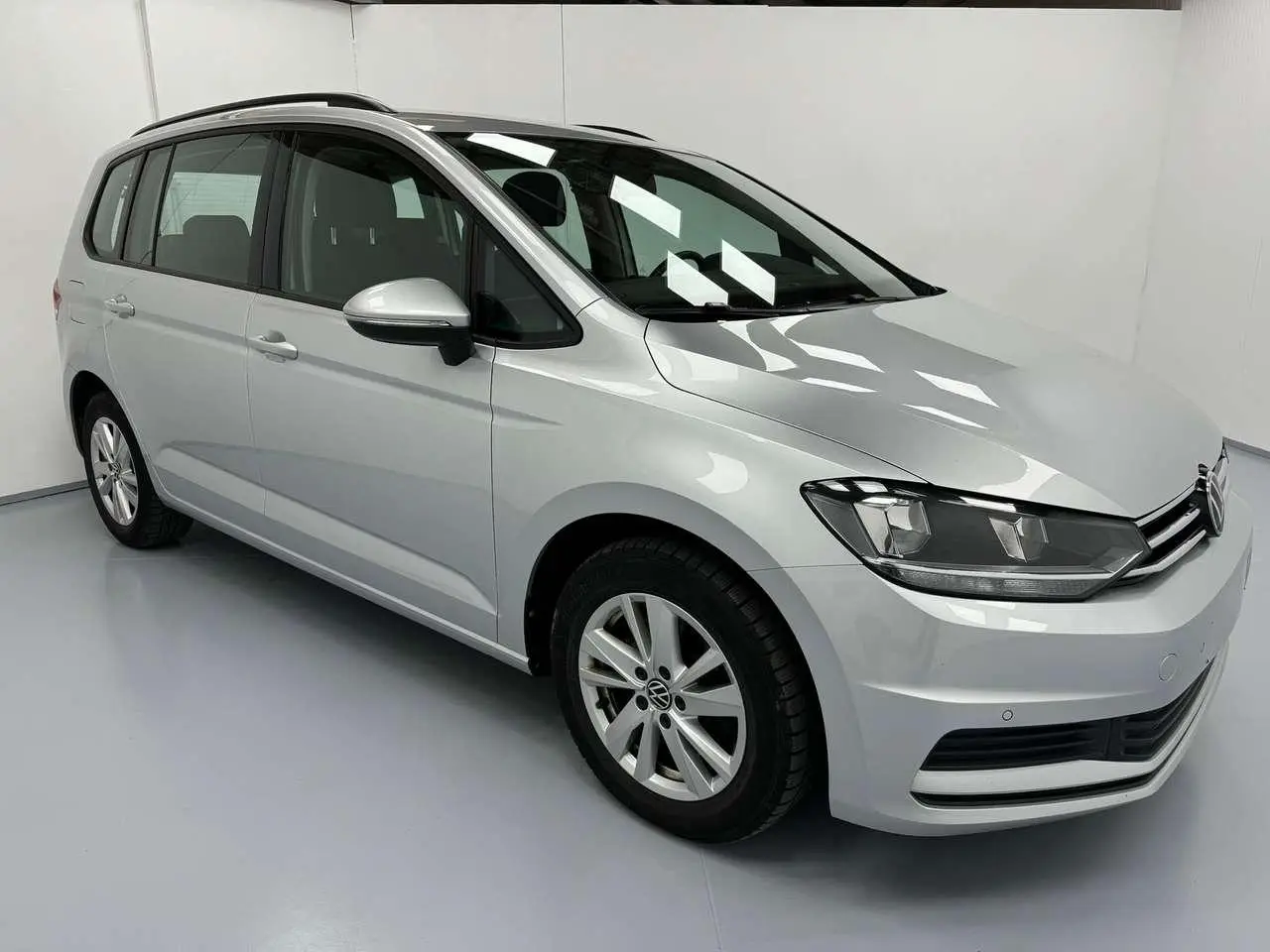 Photo 1 : Volkswagen Touran 2021 Essence