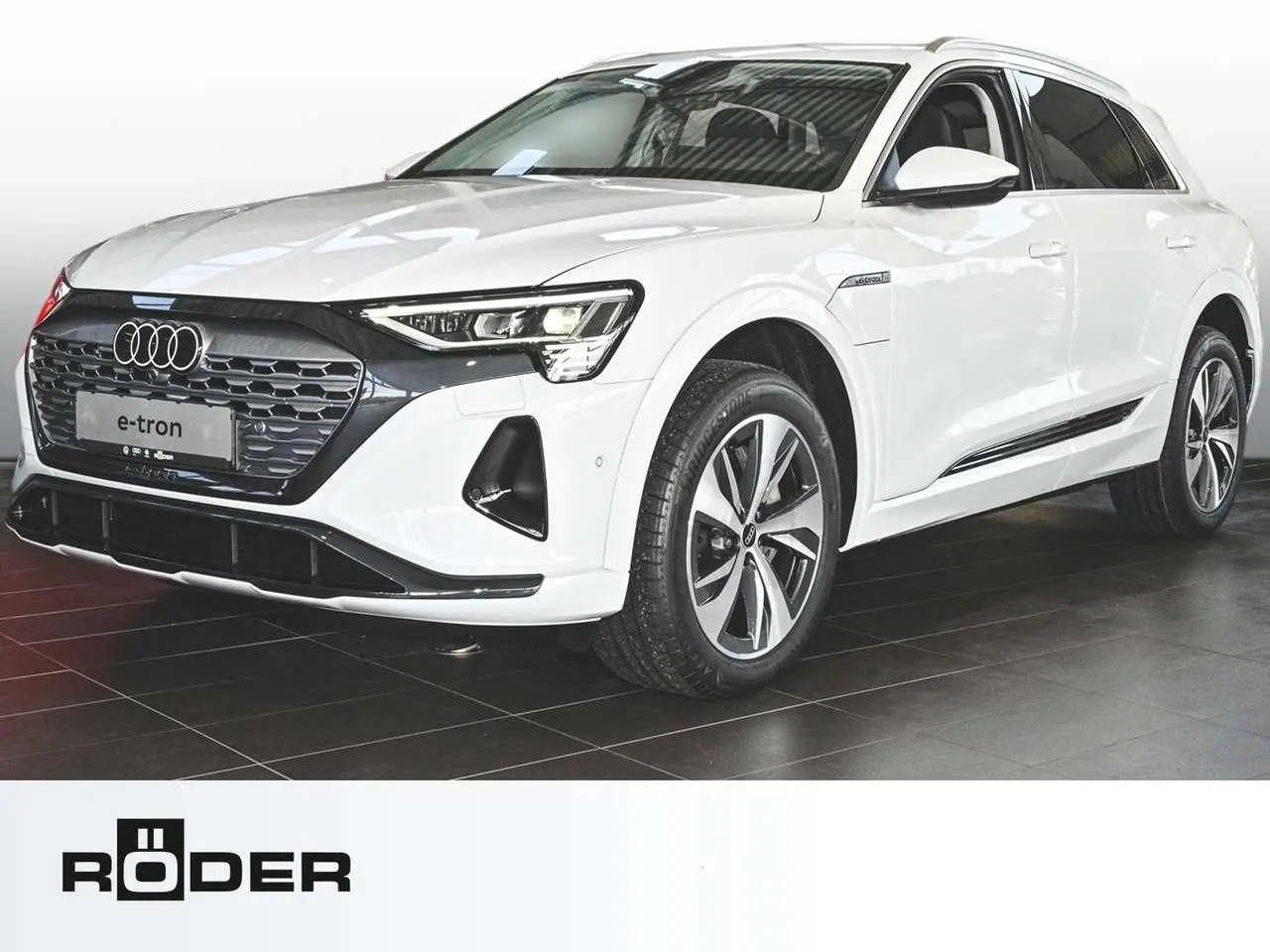 Photo 1 : Audi Q8 2023 Électrique