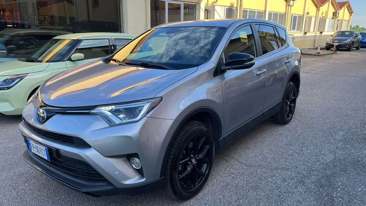 Photo 1 : Toyota Rav4 2018 Hybrid