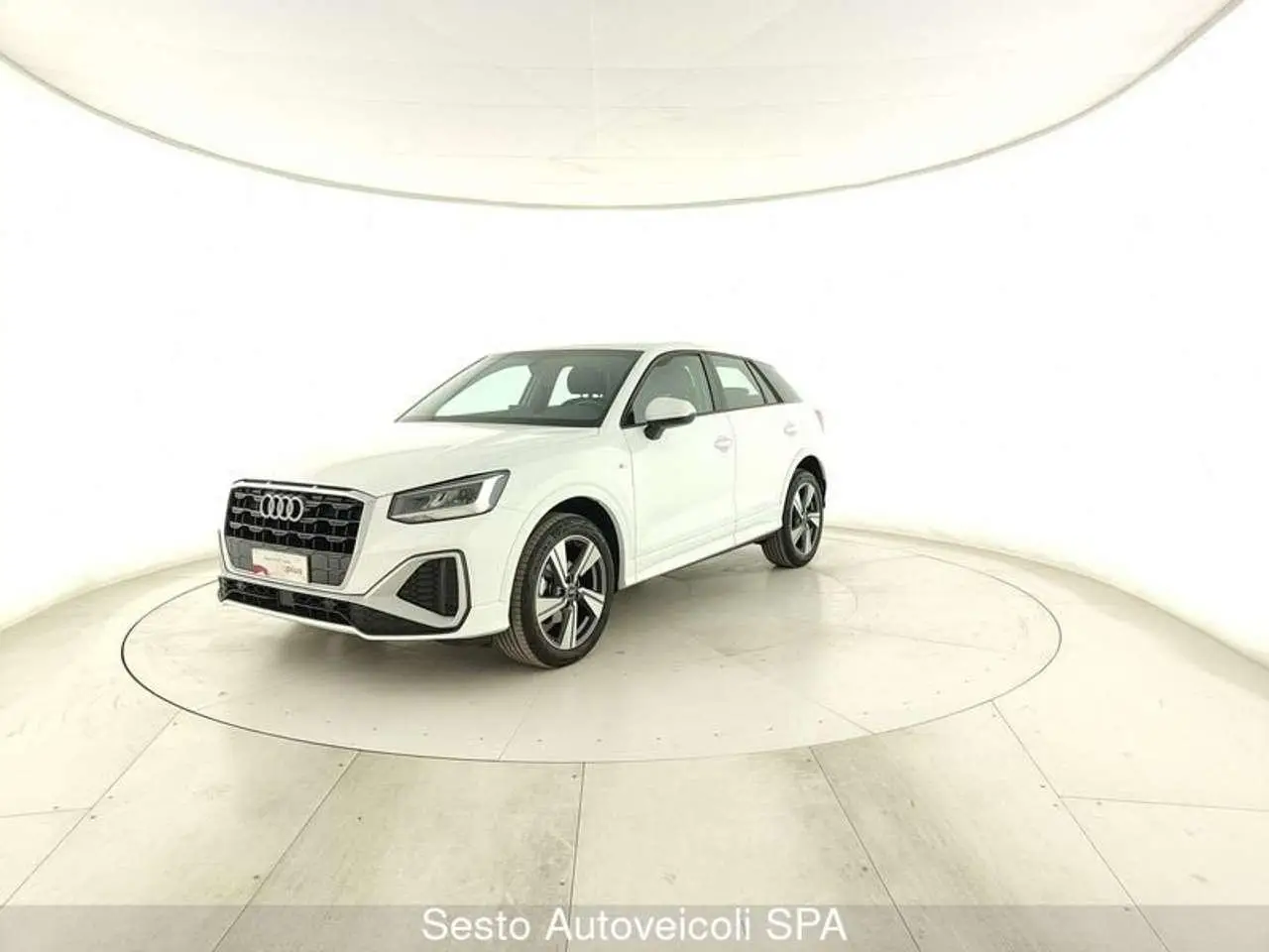 Photo 1 : Audi Q2 2021 Petrol