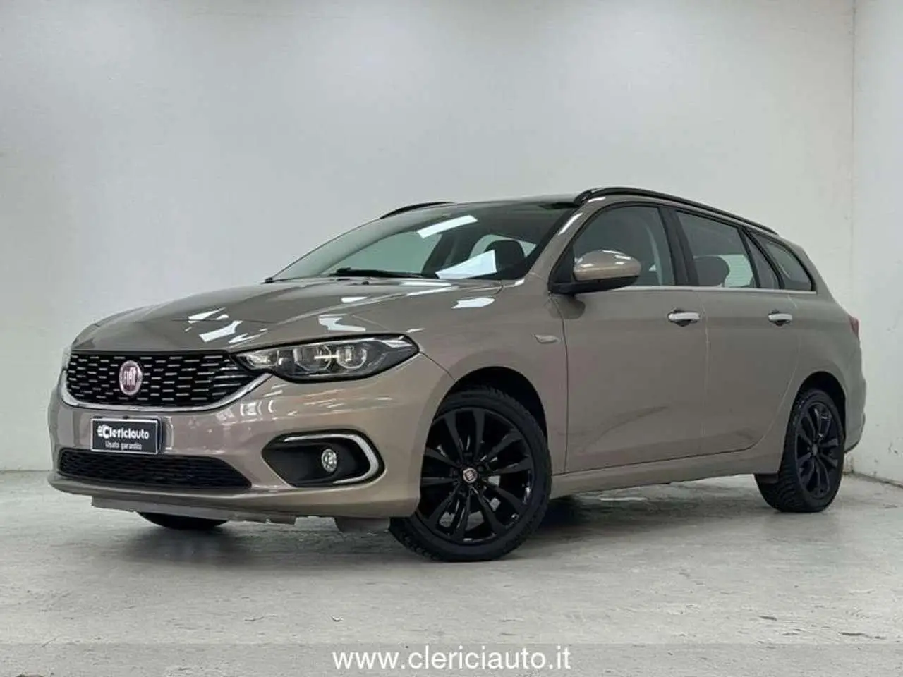 Photo 1 : Fiat Tipo 2018 Petrol