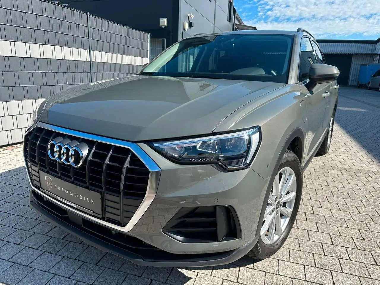 Photo 1 : Audi Q3 2022 Hybrid