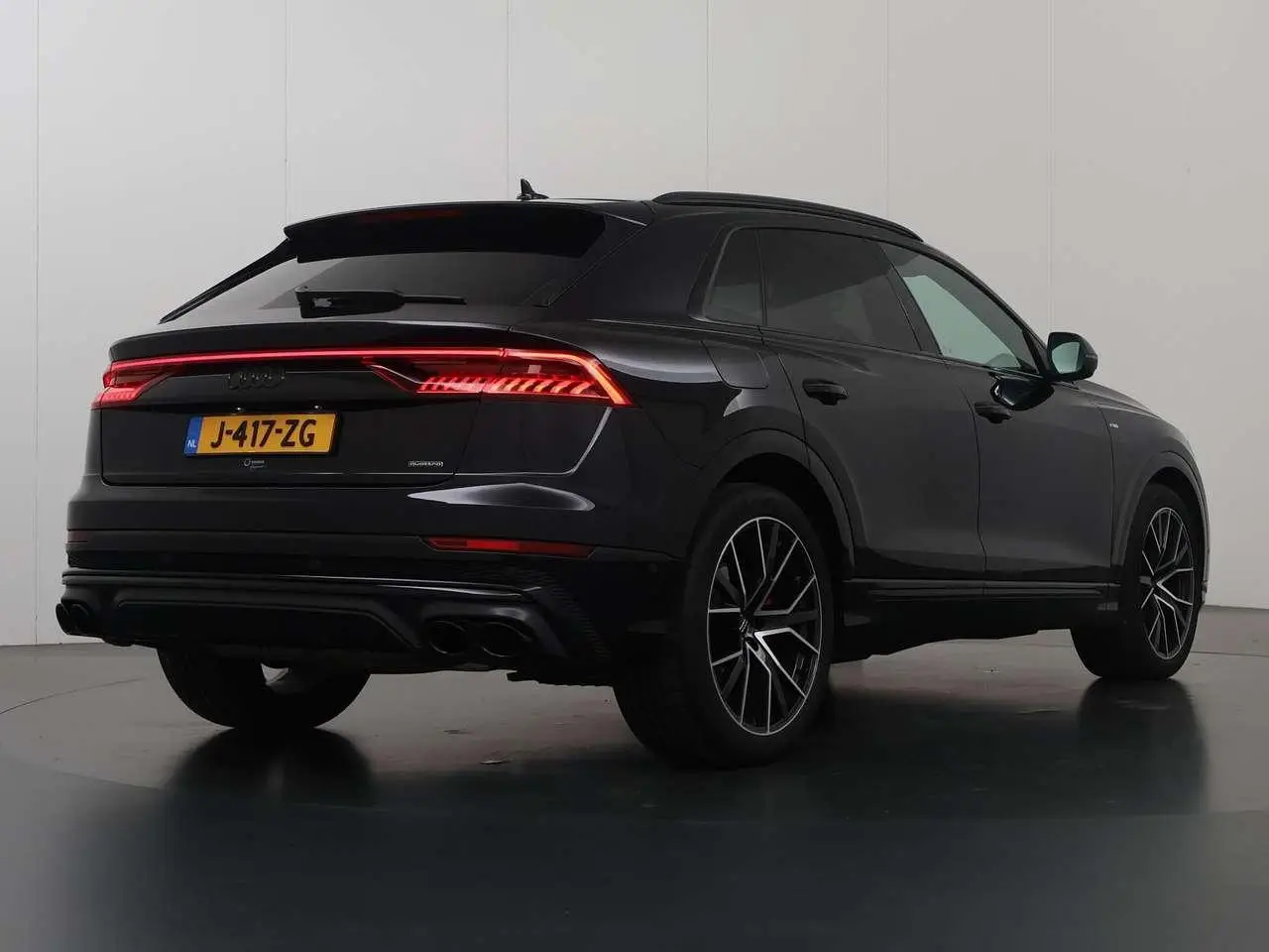 Photo 1 : Audi Q8 2020 Hybride