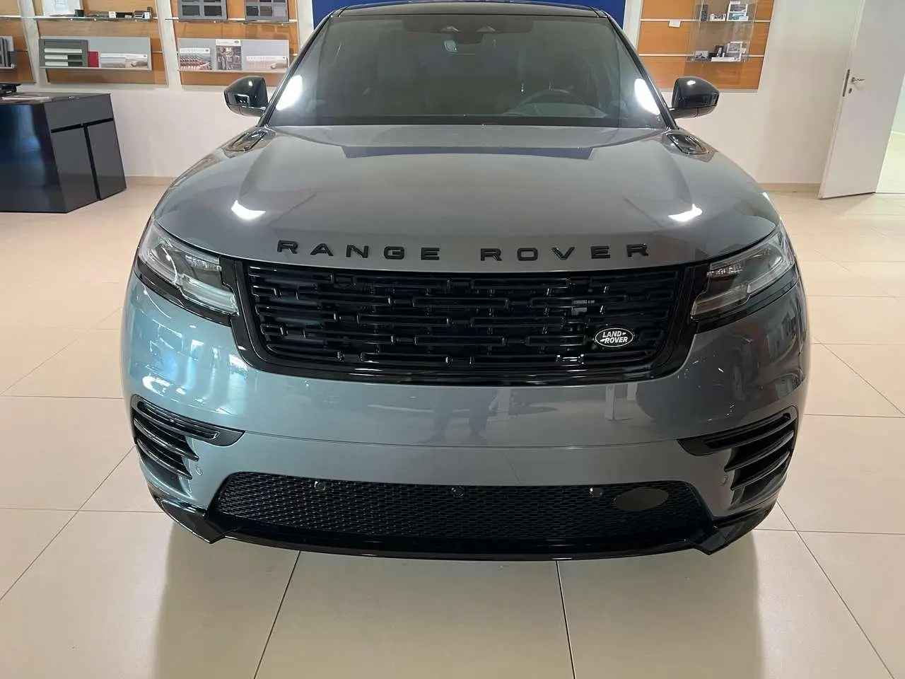 Photo 1 : Land Rover Range Rover Velar 2024 Hybrid