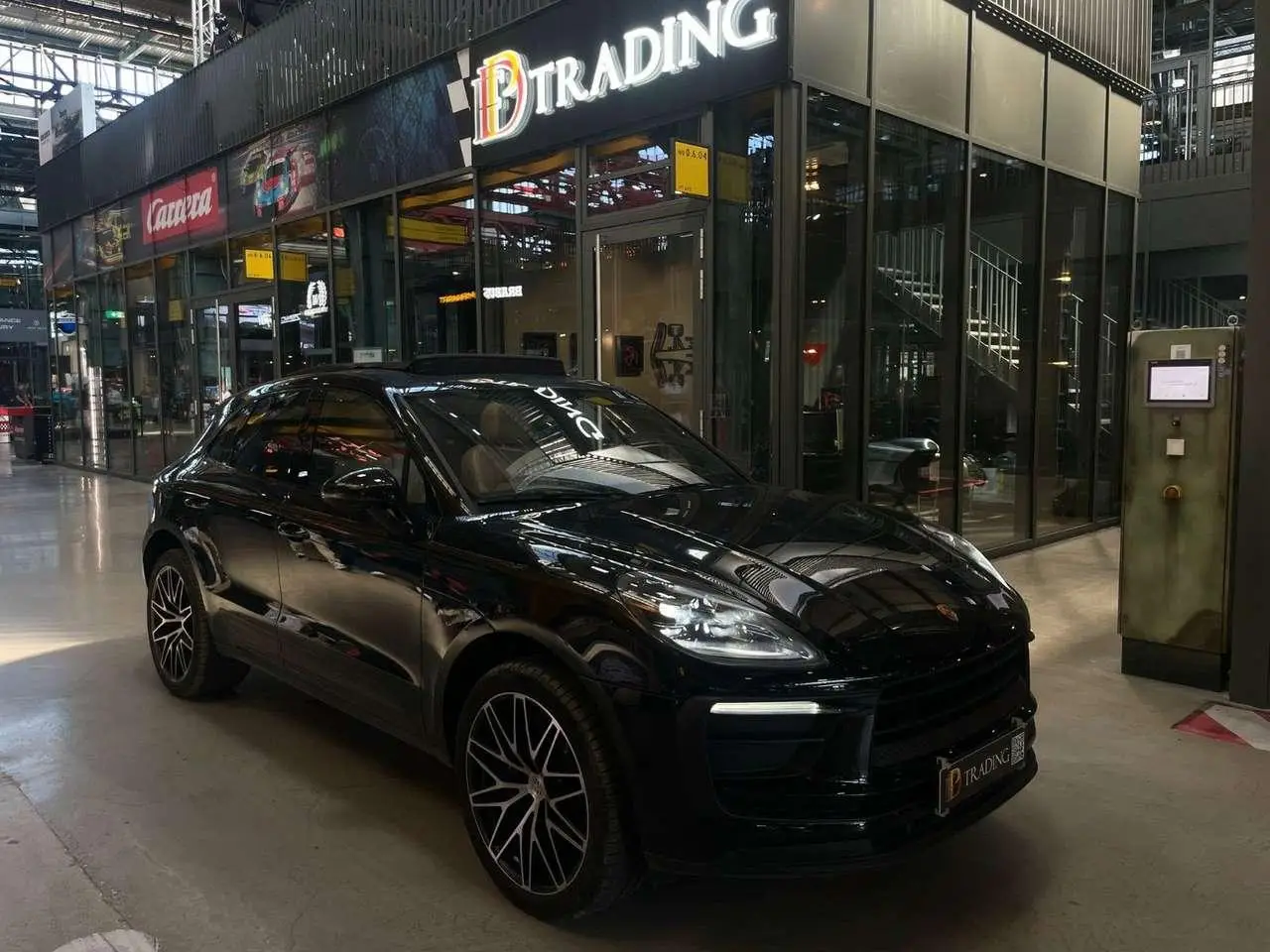 Photo 1 : Porsche Macan 2021 Essence