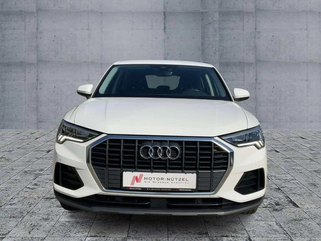 Photo 1 : Audi Q3 2023 Petrol