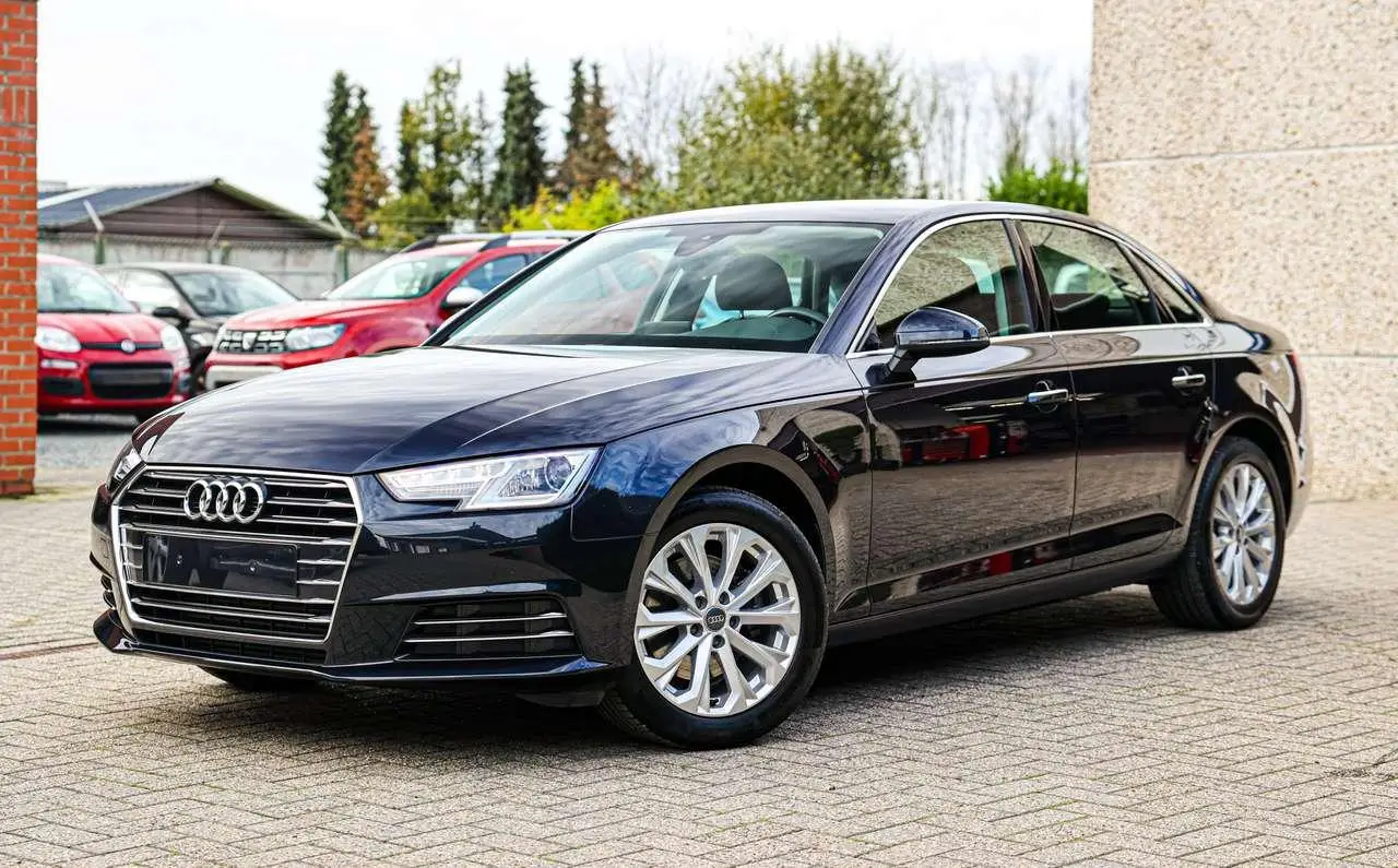 Photo 1 : Audi A4 2017 Petrol