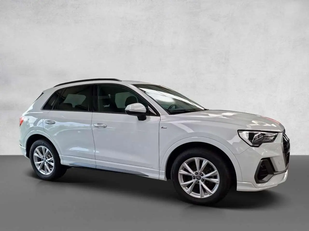 Photo 1 : Audi Q3 2020 Petrol