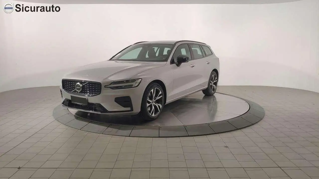 Photo 1 : Volvo V60 2024 Non renseigné