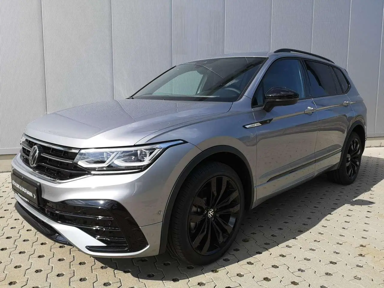 Photo 1 : Volkswagen Tiguan 2024 Petrol