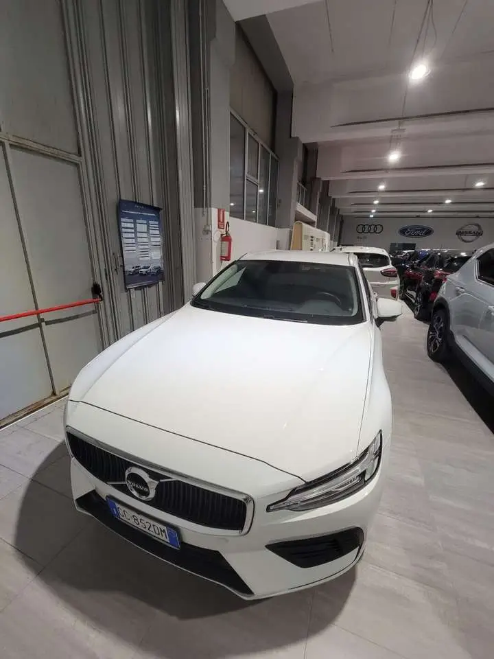 Photo 1 : Volvo V60 2020 Hybride