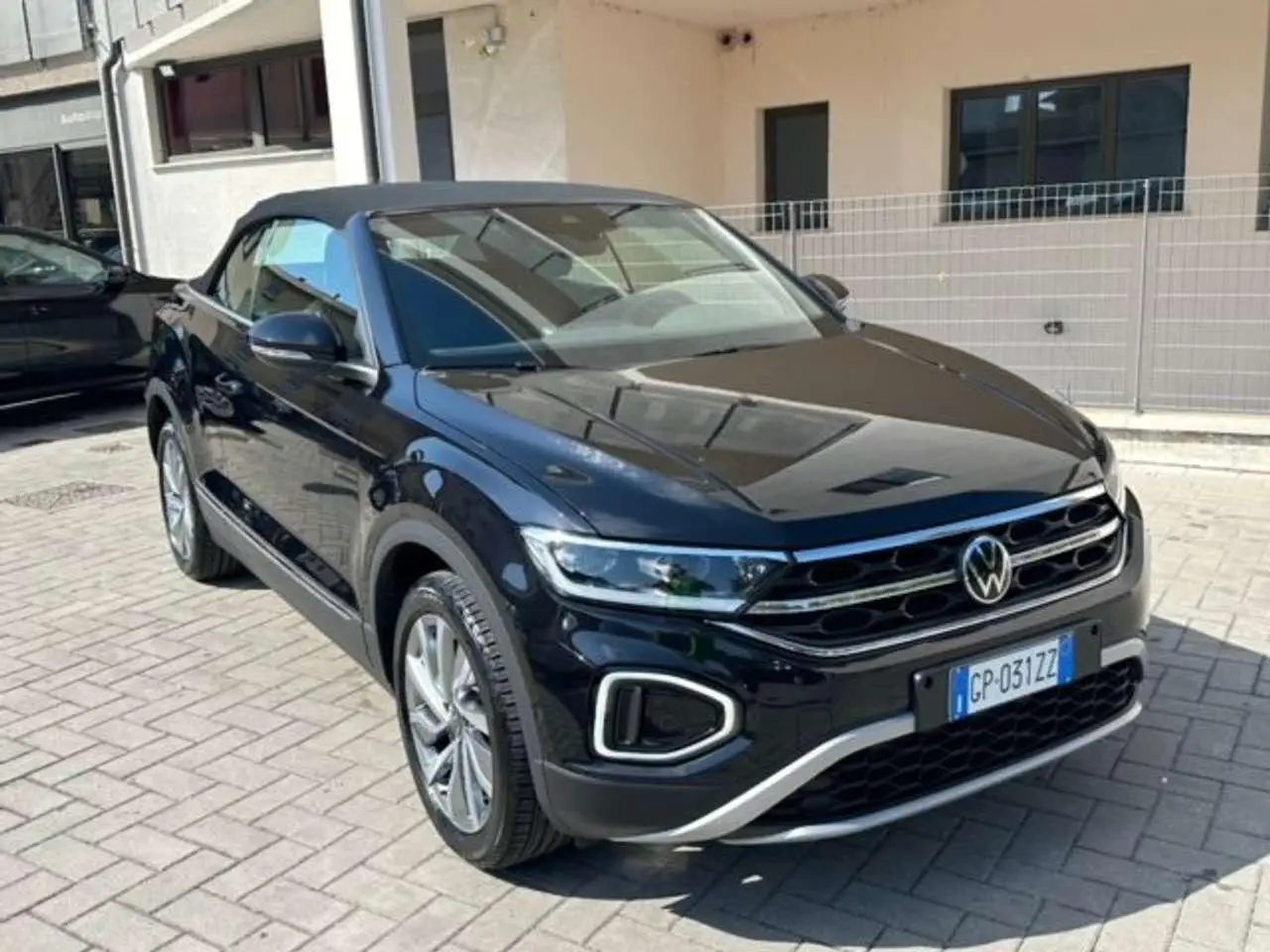 Photo 1 : Volkswagen T-roc 2023 Essence