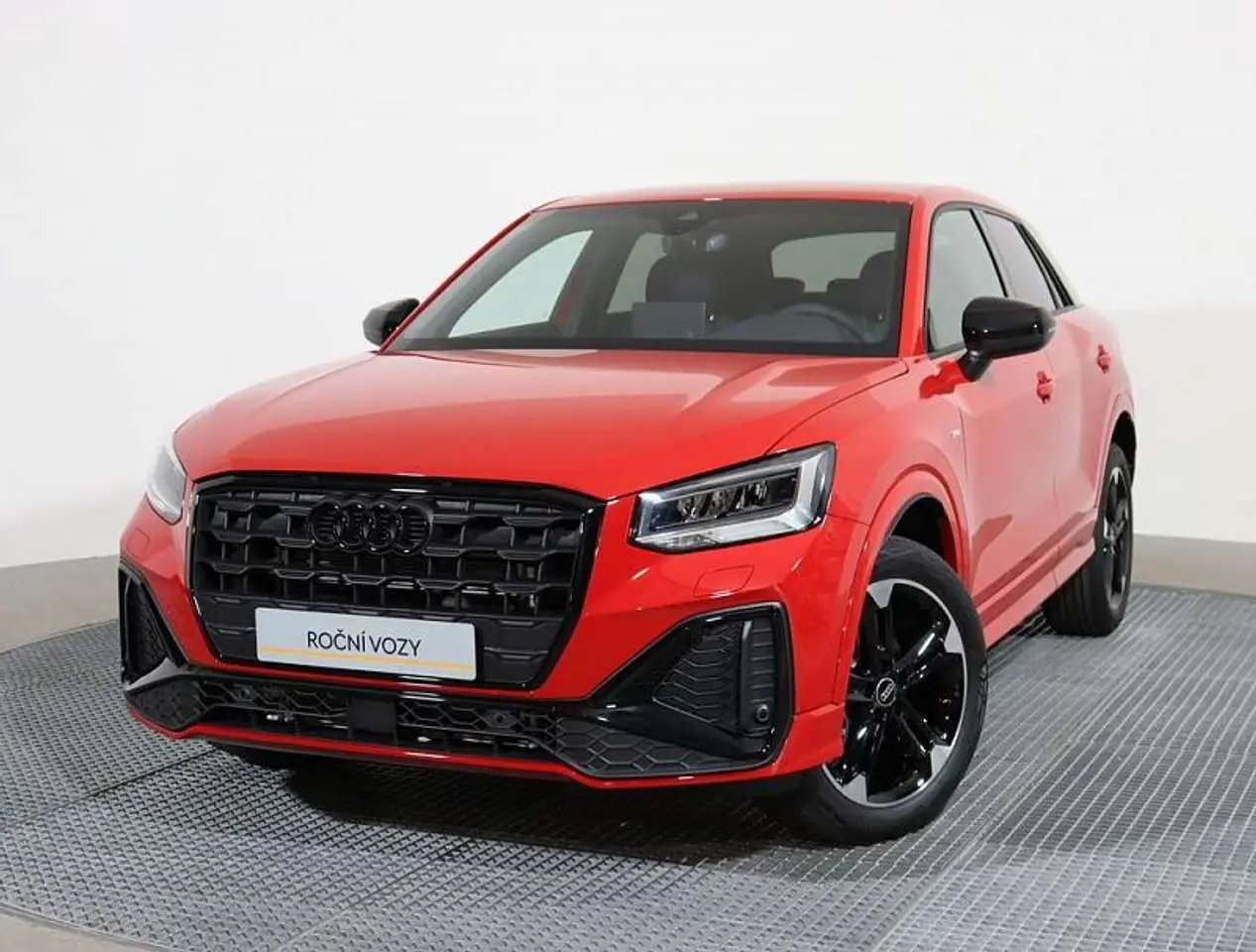 Photo 1 : Audi Q2 2024 Petrol