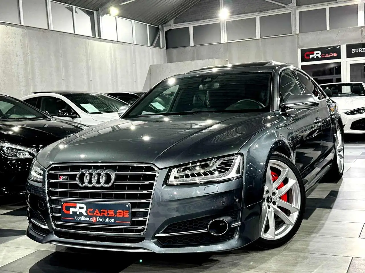 Photo 1 : Audi S8 2017 Essence