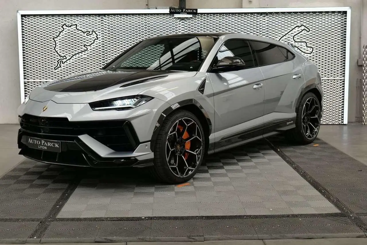 Photo 1 : Lamborghini Urus 2024 Petrol