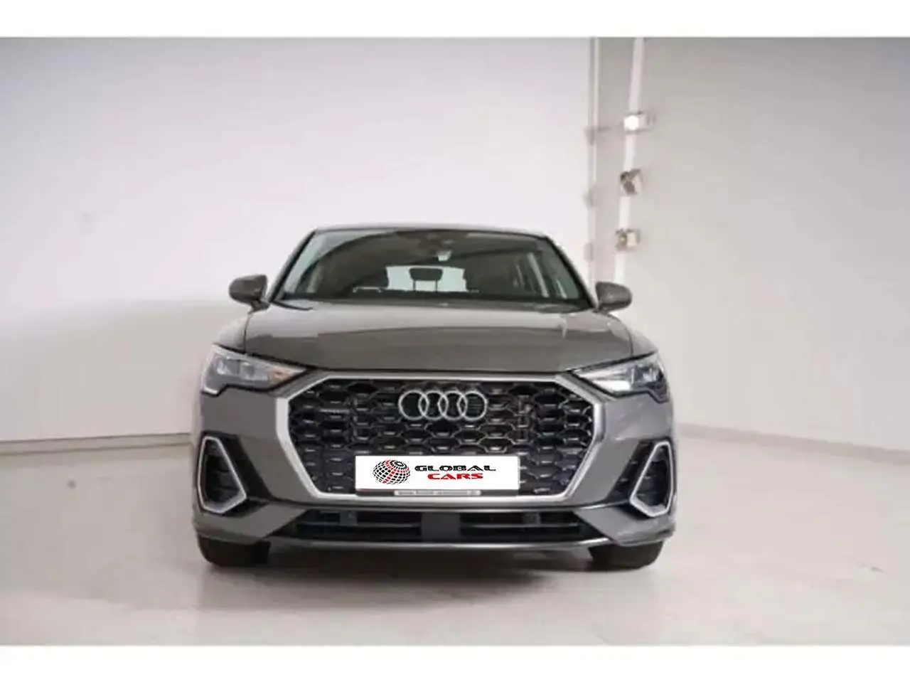 Photo 1 : Audi Q3 2023 Hybride