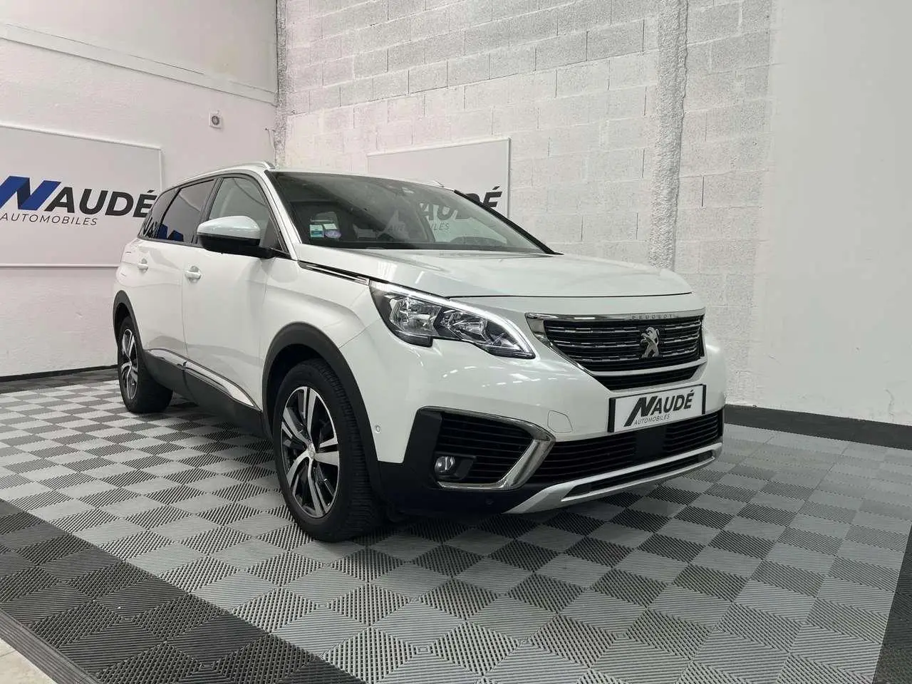 Photo 1 : Peugeot 5008 2019 Petrol