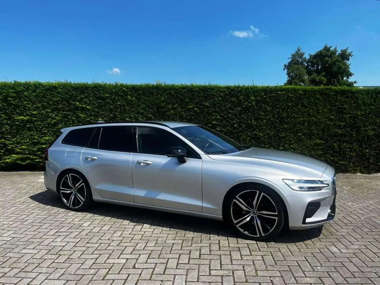 Photo 1 : Volvo V60 2020 Essence