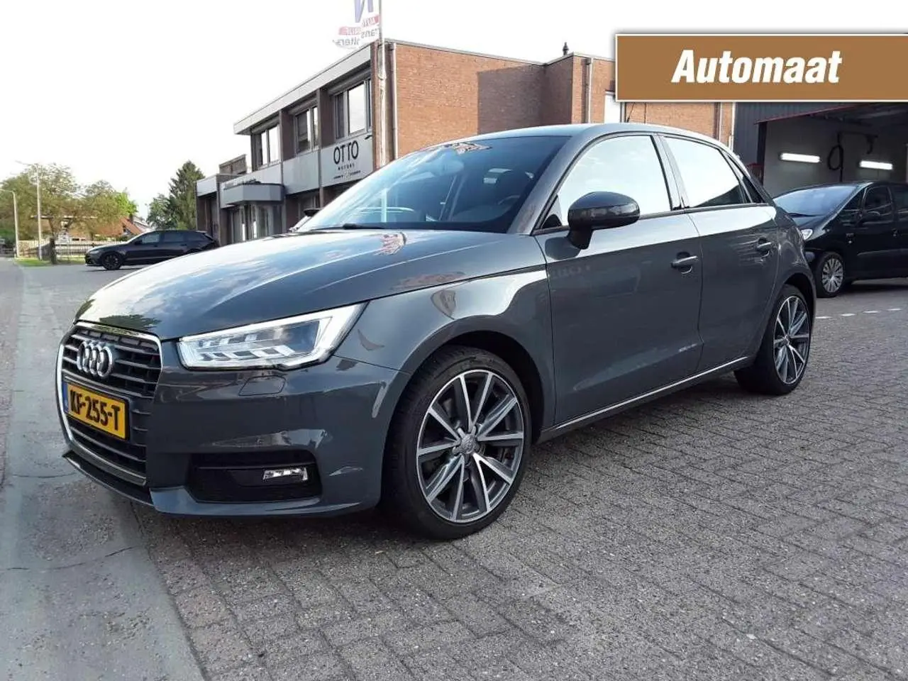 Photo 1 : Audi A1 2015 Petrol