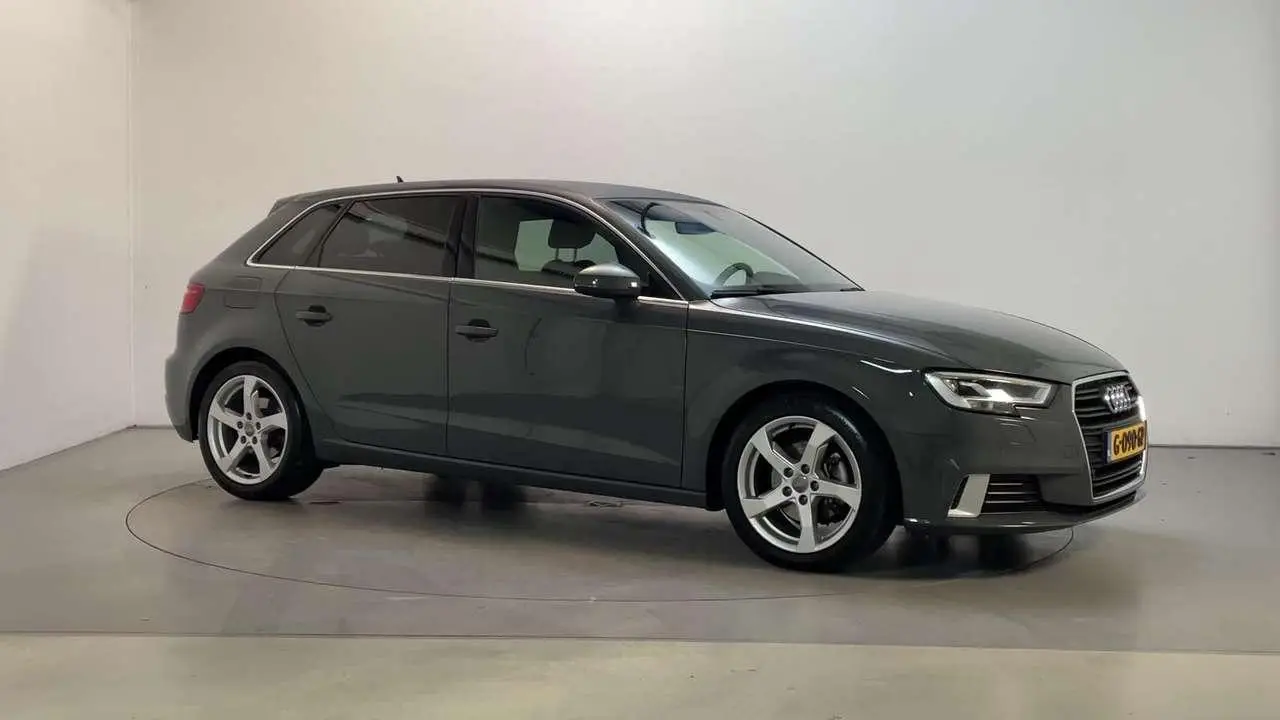 Photo 1 : Audi A3 2019 Petrol