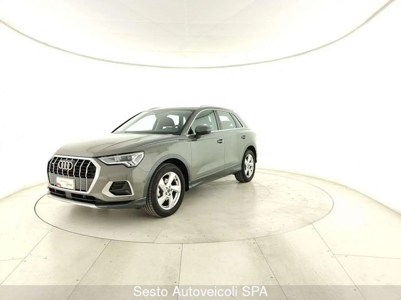 Photo 1 : Audi Q3 2021 Diesel