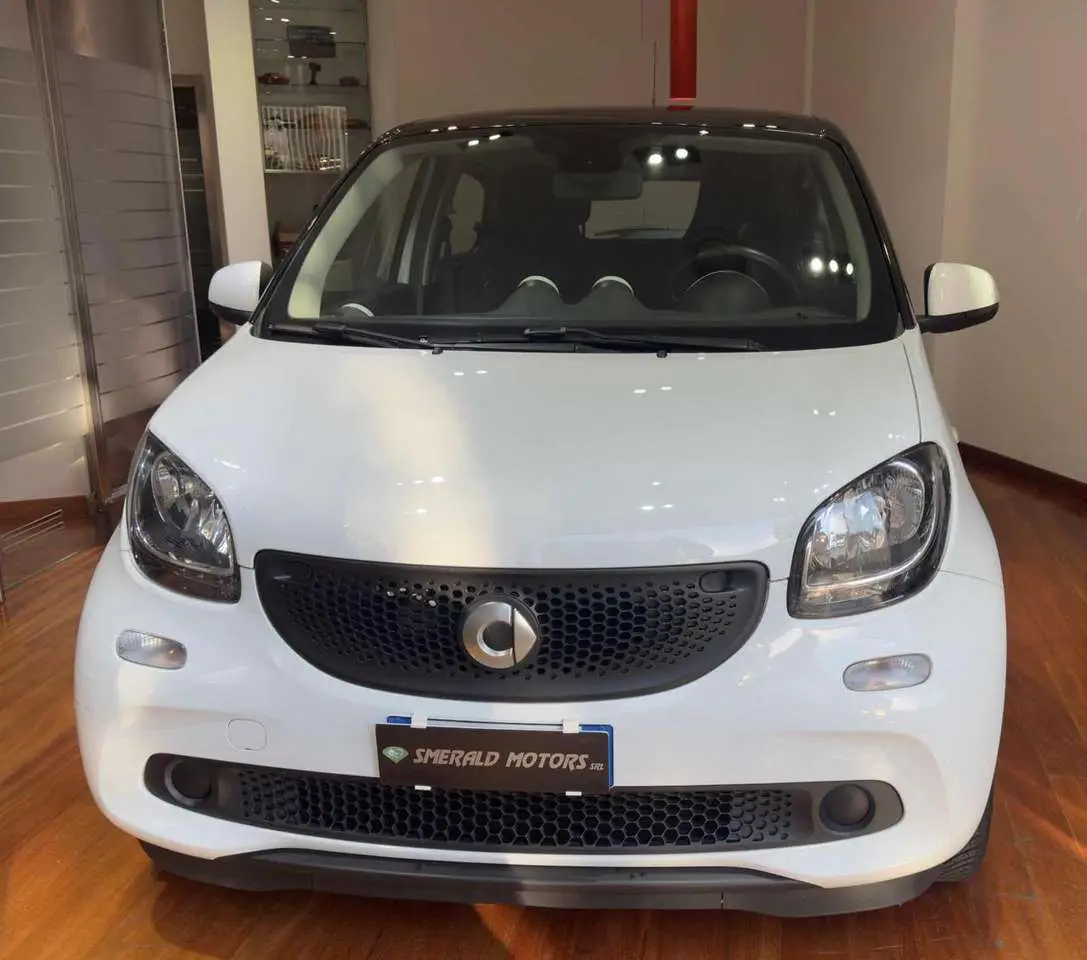 Photo 1 : Smart Forfour 2019 Petrol