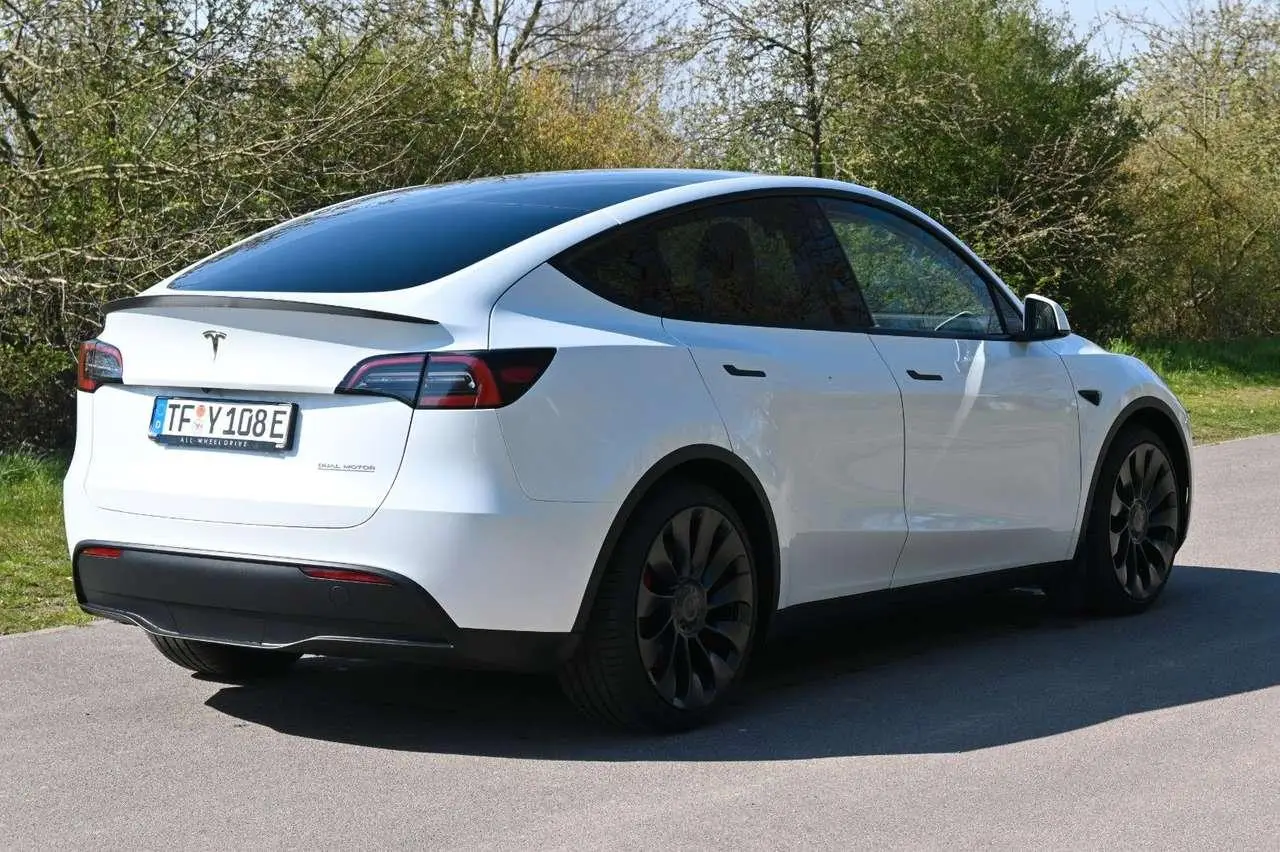 Photo 1 : Tesla Model Y 2022 Électrique