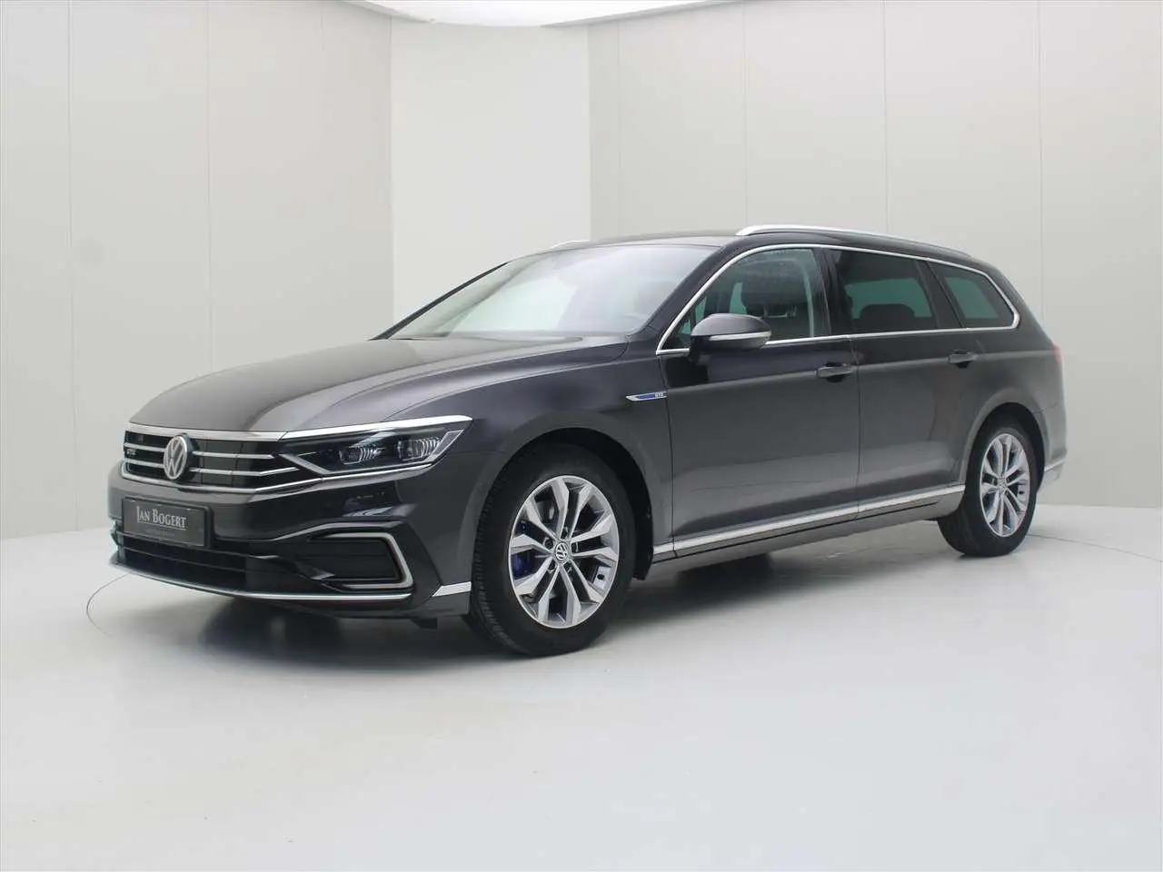 Photo 1 : Volkswagen Passat 2019 Hybrid