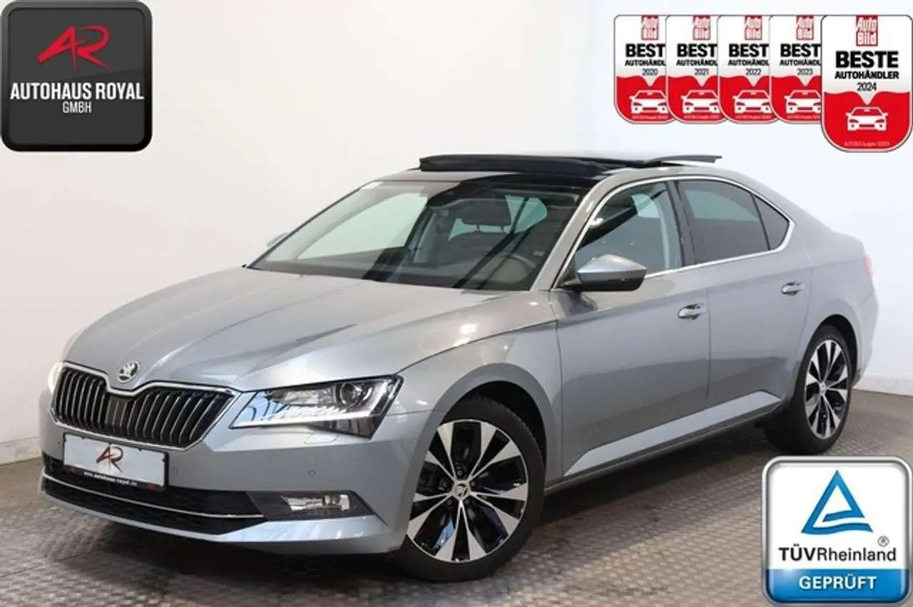 Photo 1 : Skoda Superb 2016 Petrol