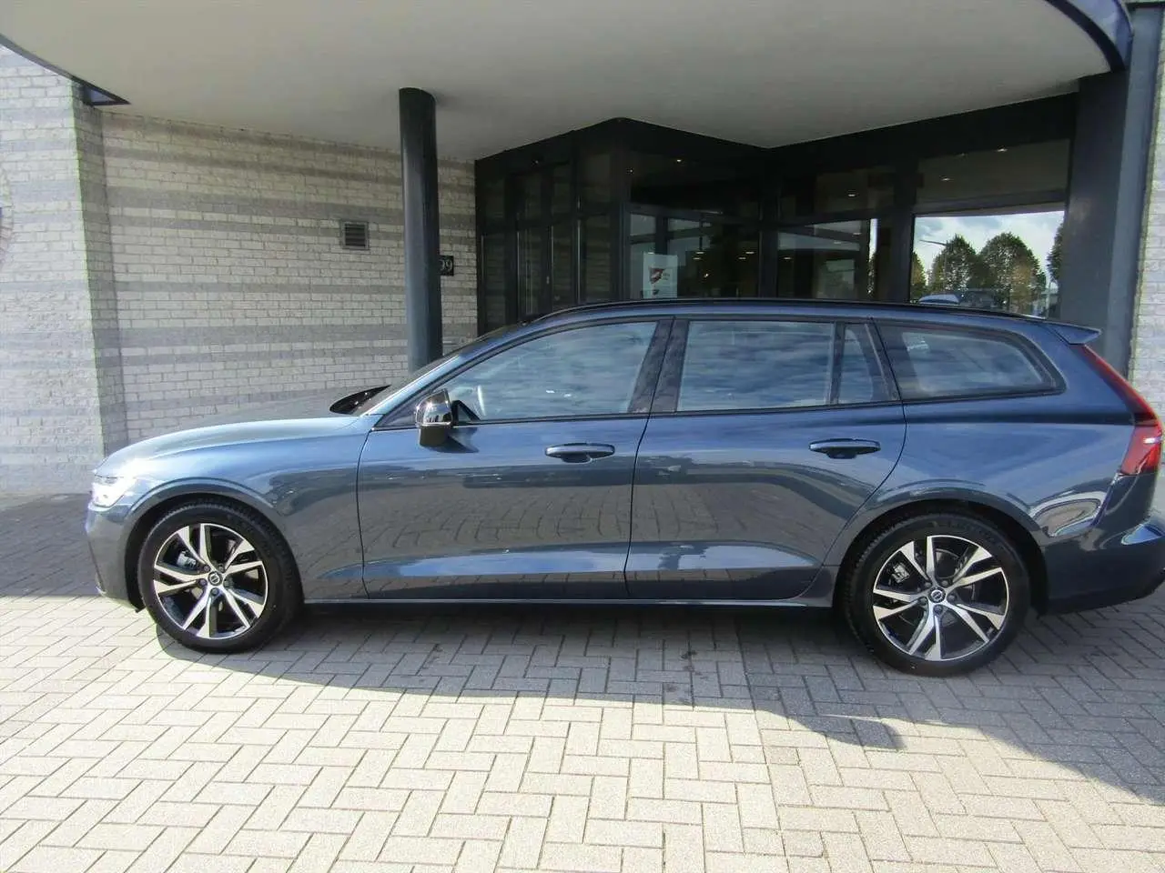 Photo 1 : Volvo V60 2024 Hybrid