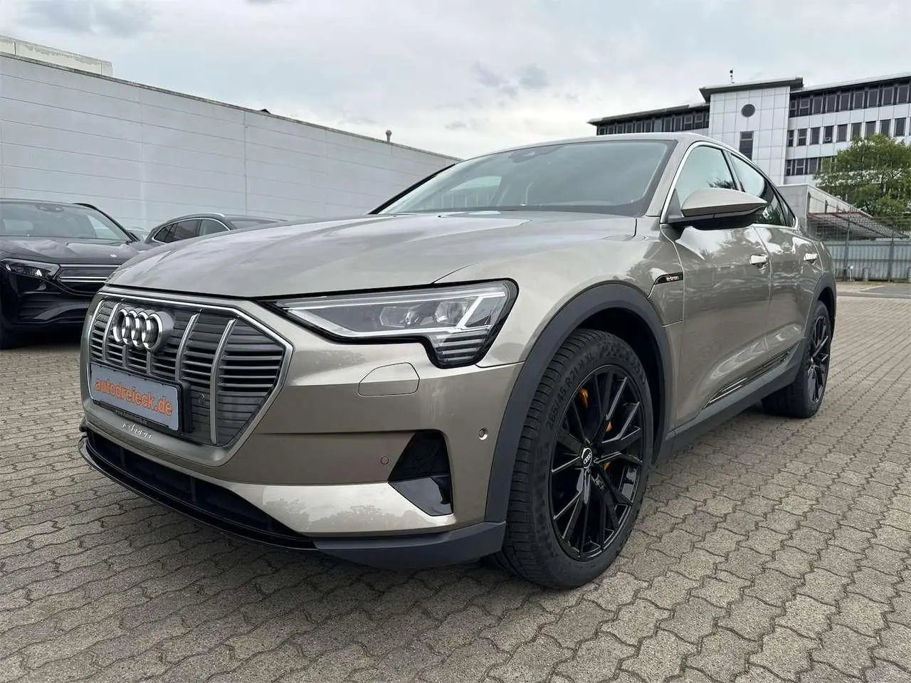 Photo 1 : Audi E-tron 2021 Électrique