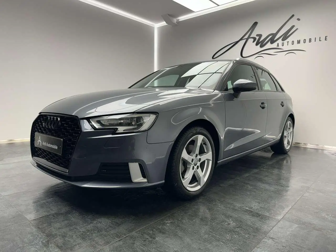 Photo 1 : Audi A3 2019 Petrol