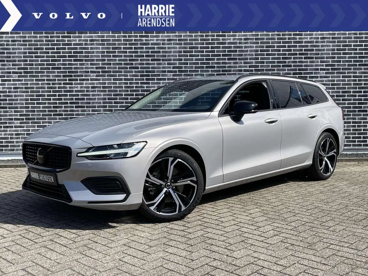 Photo 1 : Volvo V60 2024 Essence