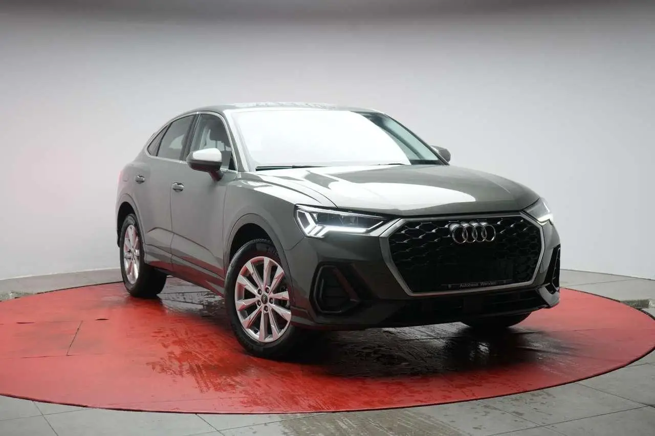 Photo 1 : Audi Q3 2024 Petrol