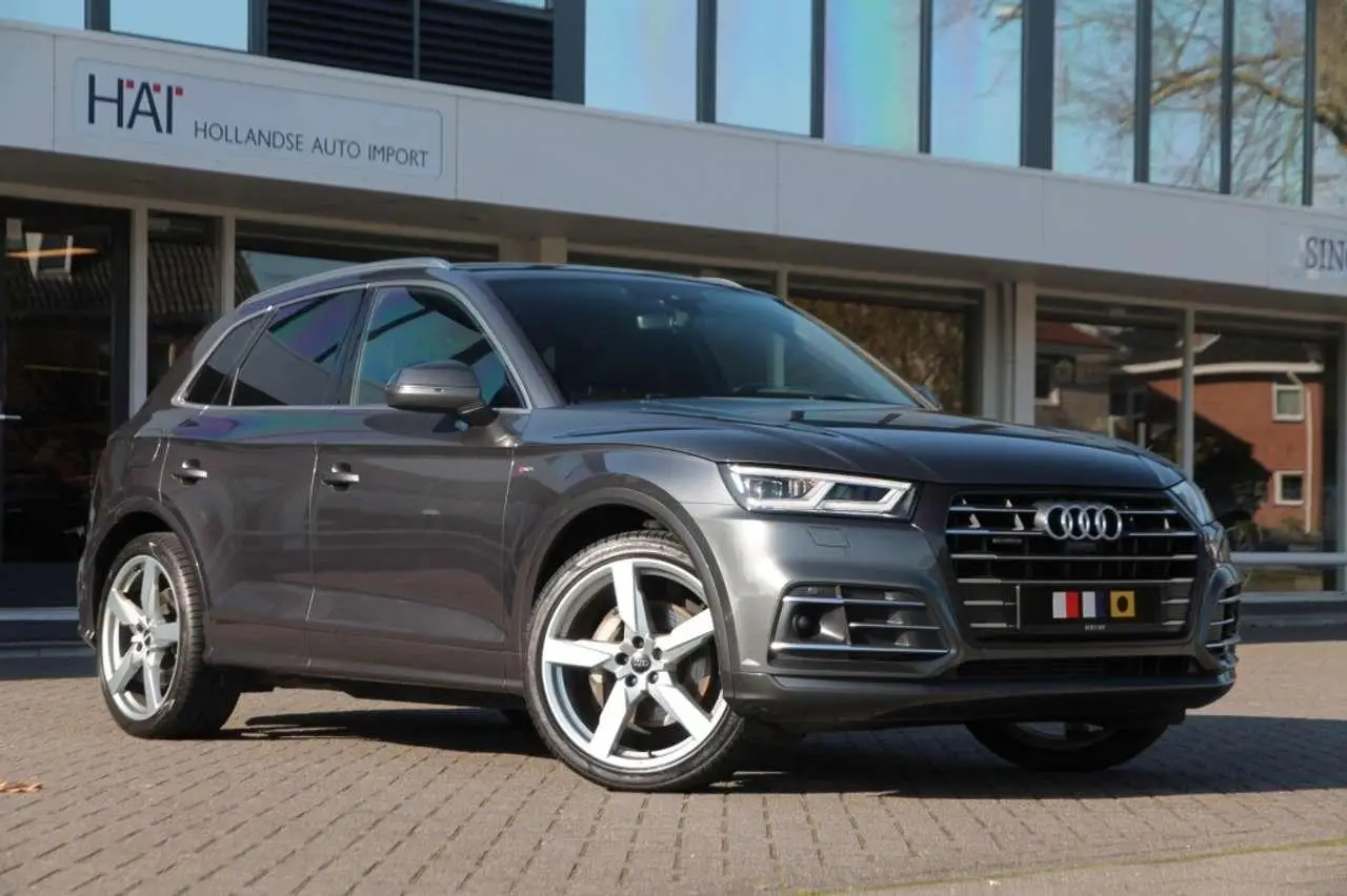 Photo 1 : Audi Q5 2021 Hybride