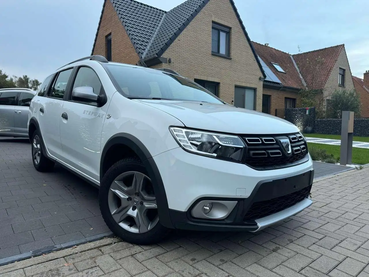 Photo 1 : Dacia Logan 2020 Petrol