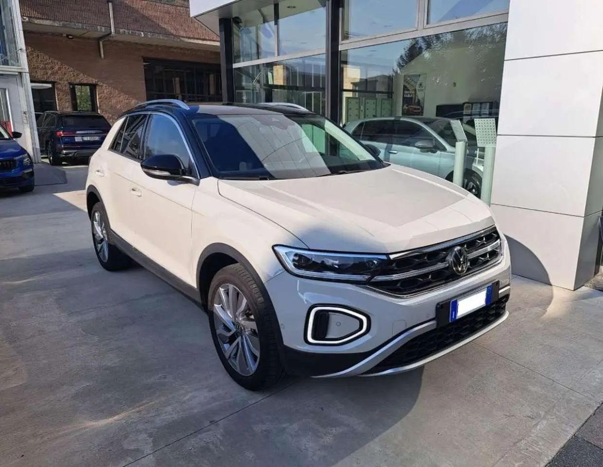 Photo 1 : Volkswagen T-roc 2023 Petrol