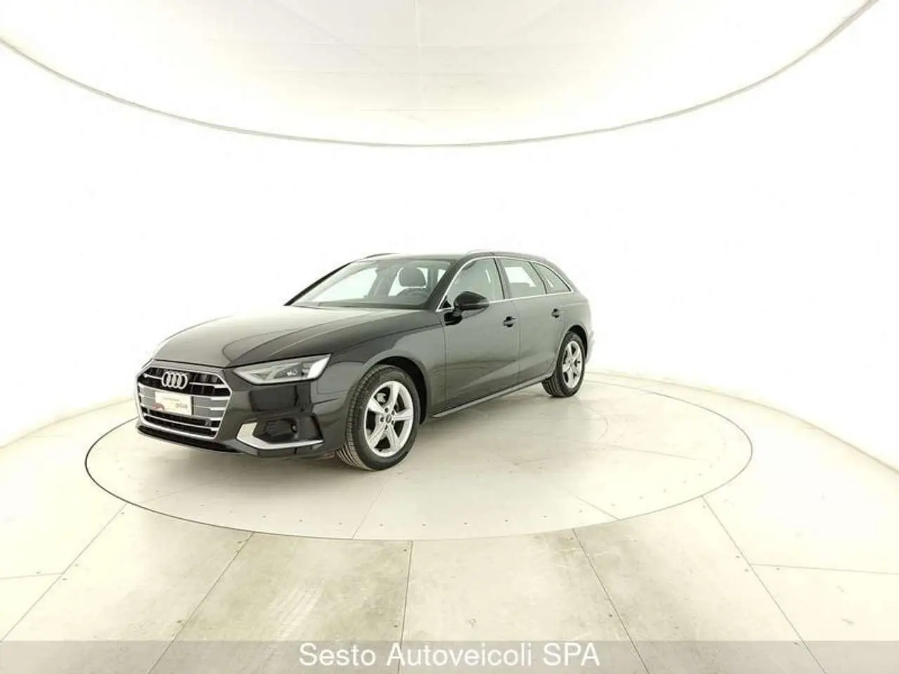 Photo 1 : Audi A4 2021 Hybrid