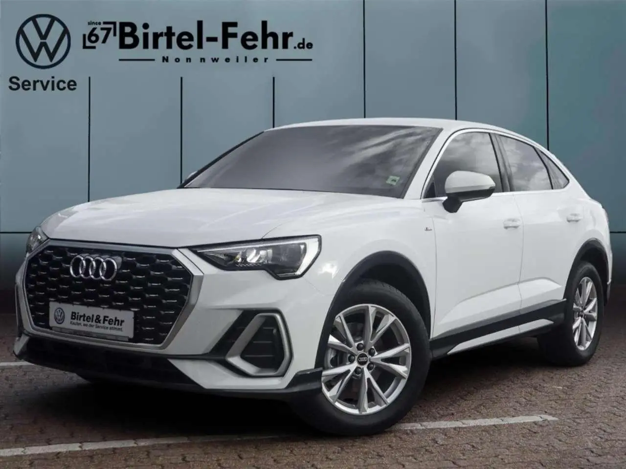 Photo 1 : Audi Q3 2024 Essence