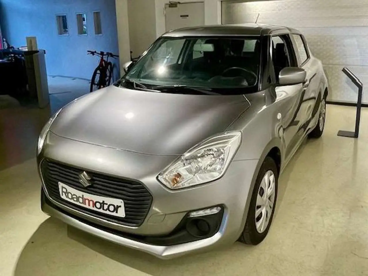 Photo 1 : Suzuki Swift 2018 Petrol