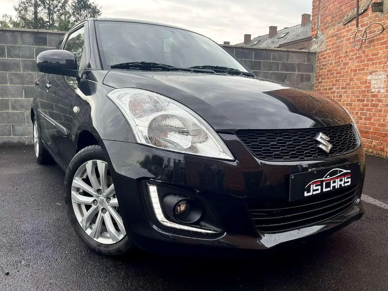 Photo 1 : Suzuki Swift 2017 Petrol