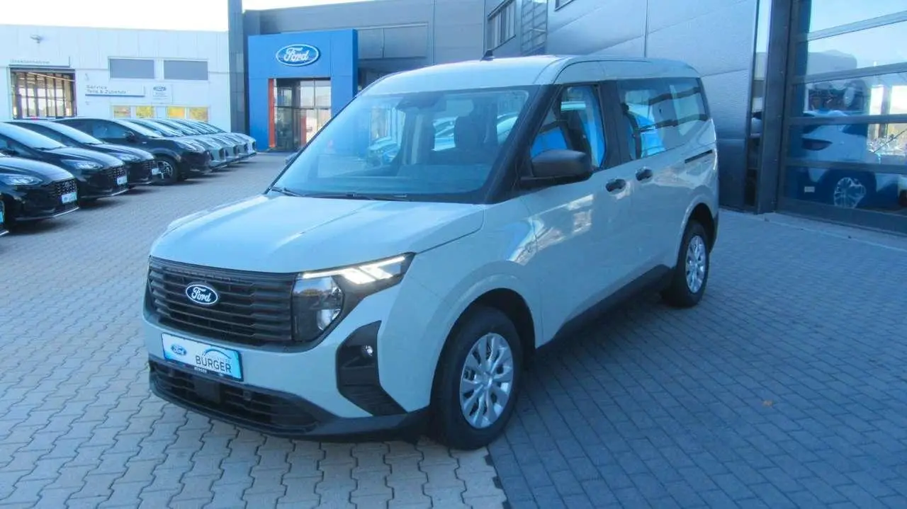 Photo 1 : Ford Tourneo 2024 Essence