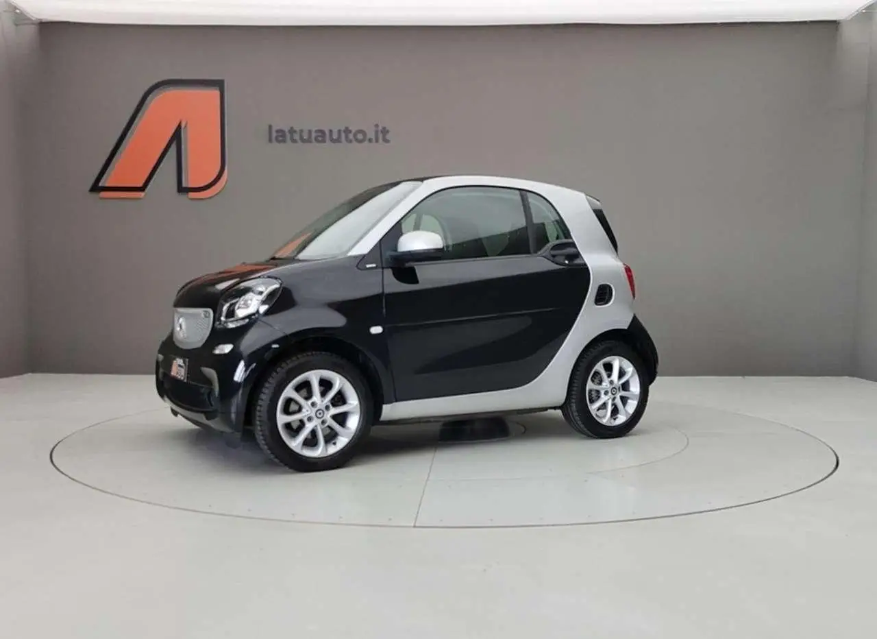 Photo 1 : Smart Fortwo 2018 Petrol