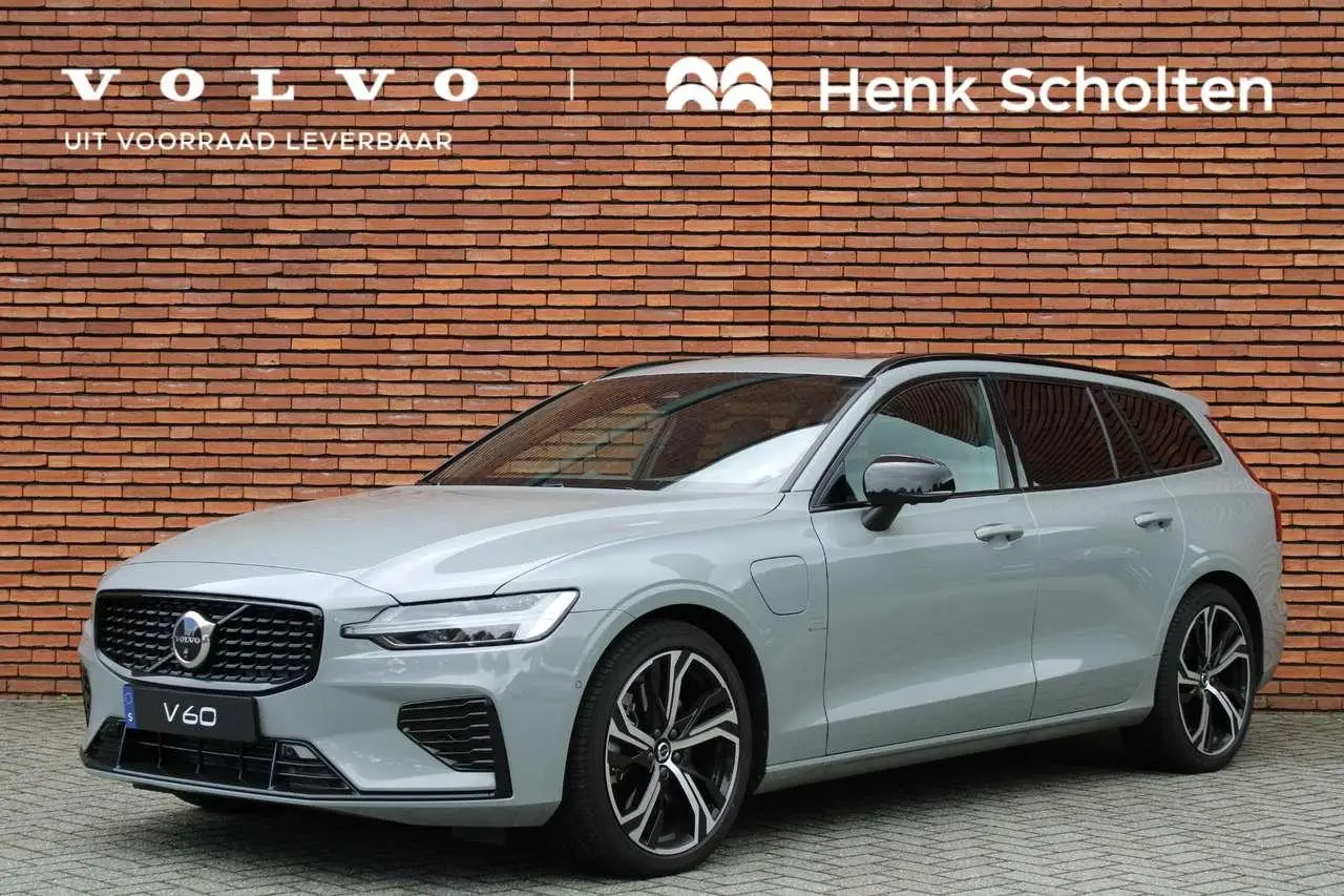 Photo 1 : Volvo V60 2024 Hybride