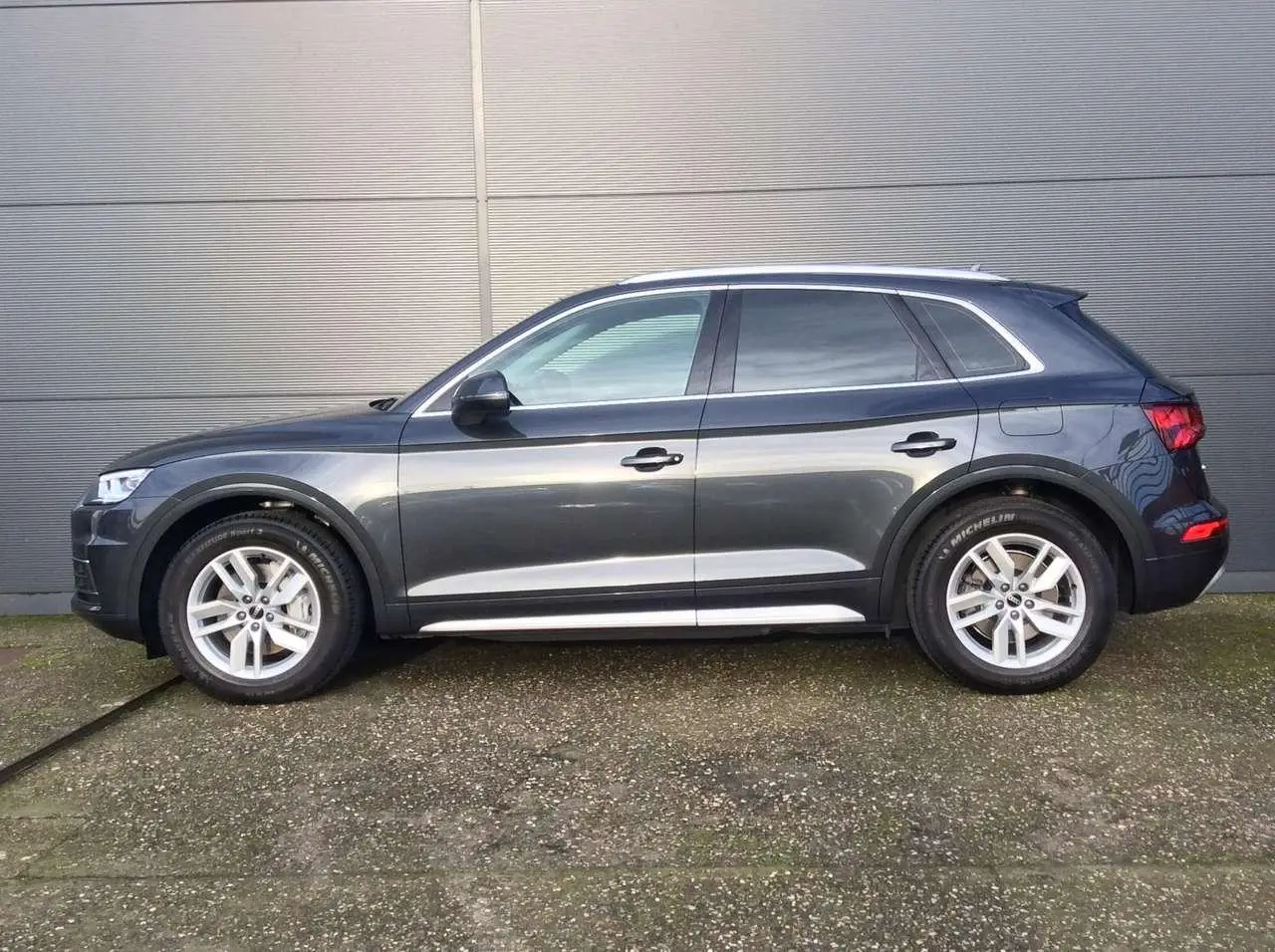 Photo 1 : Audi Q5 2020 Hybride