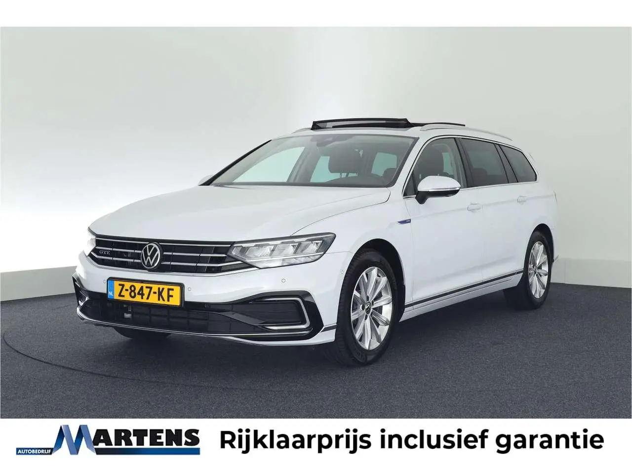 Photo 1 : Volkswagen Passat 2023 Hybride